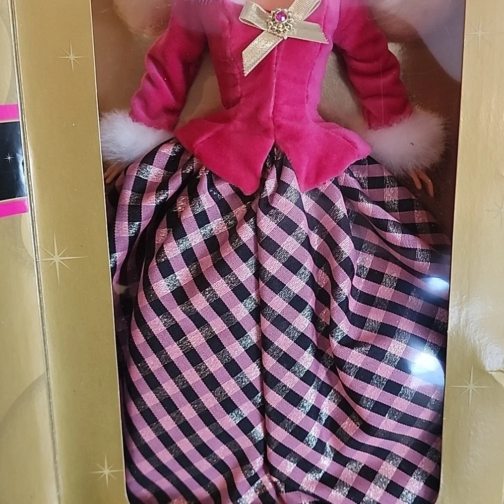 Barbie Avon Winter Rhapsody Barbie doll Special Edition 1996 - Still In Box!